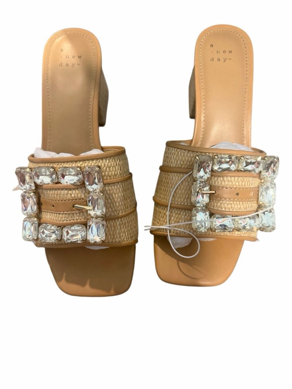 NWT A new day Kathleen heels in beige- size 7.5